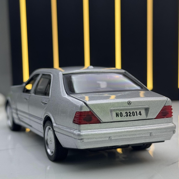 Mercedes-Benz W140 срібний масштаб 1:32 32014 фото