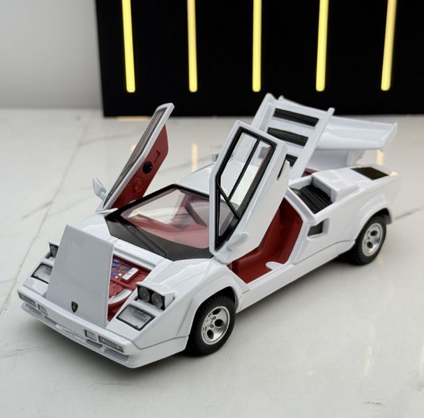 Lamborghini Countach 1989 белая масштаб 1:32  M-LAM фото